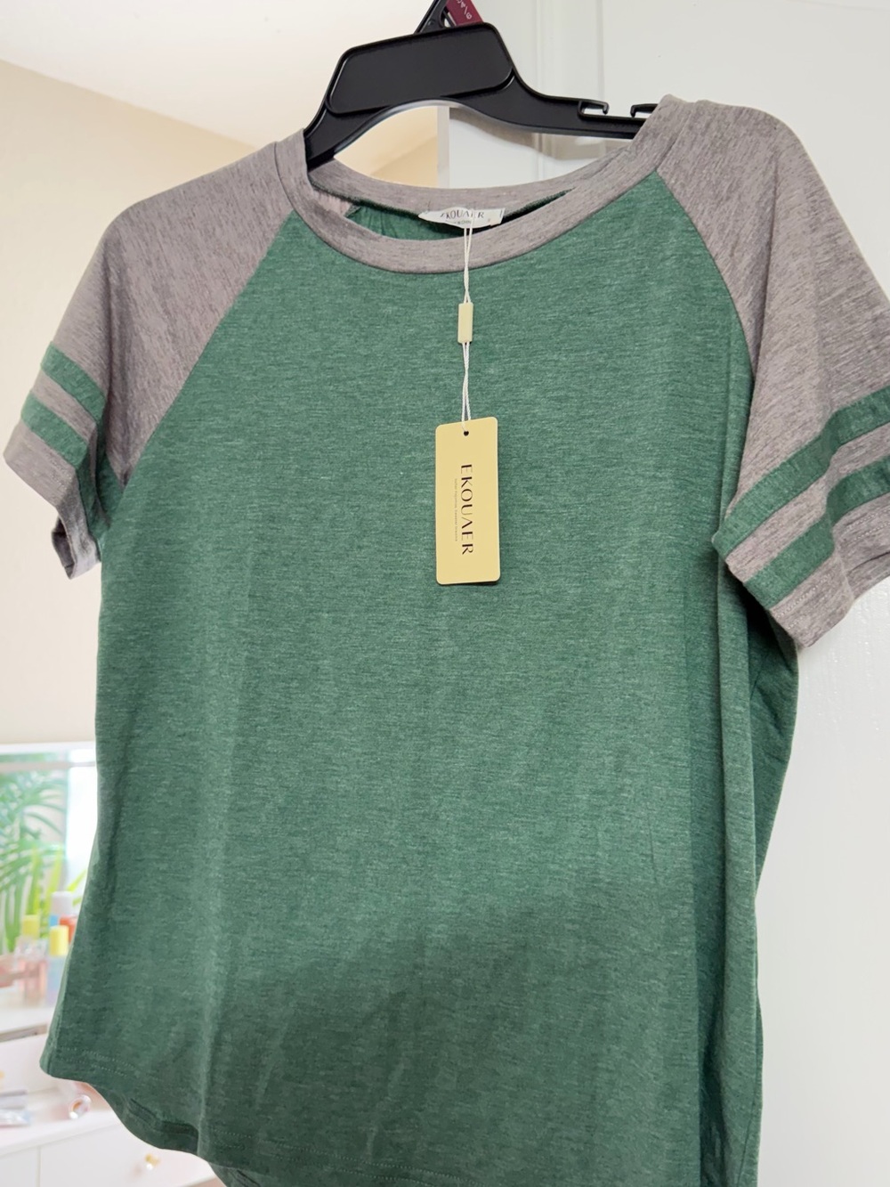 Ekouaer Green Raglan Tee with Heather Gray Trim
